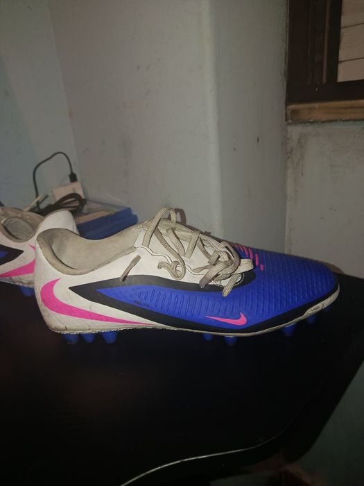 Chuteiras Nike Phantom GT2 AG Academy (Azul/Rosa)