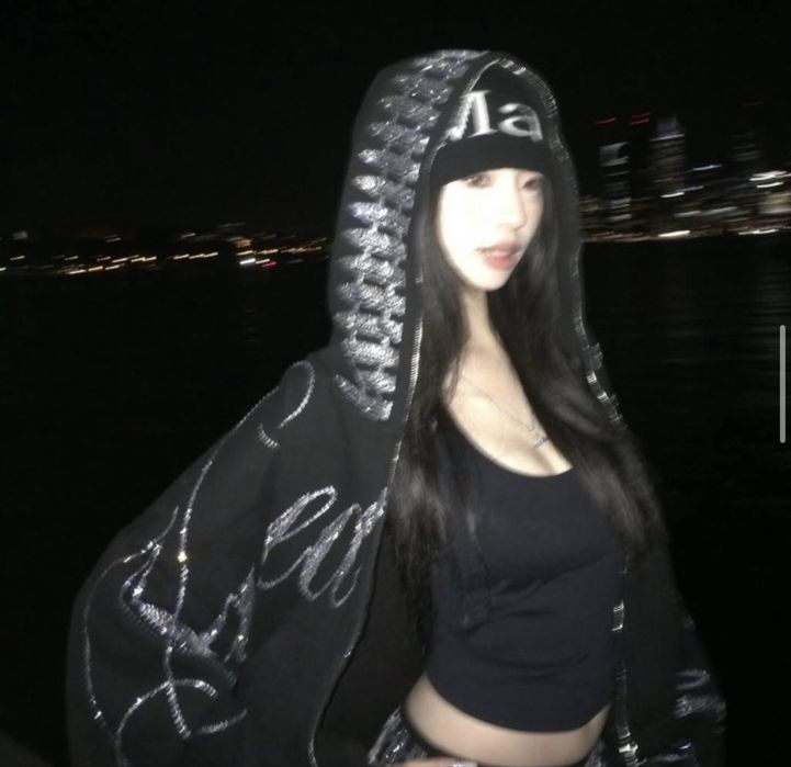 Трендове худі із блистківками