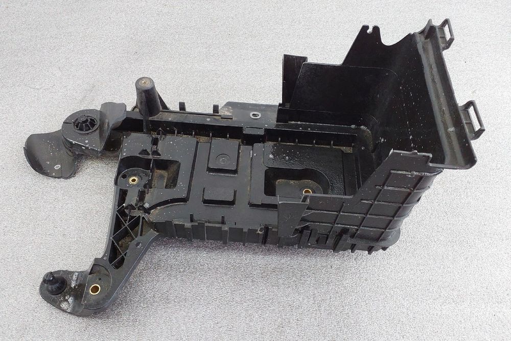 Base / caixa da bateria VOLKSWAGEN Golf VI (5K1)