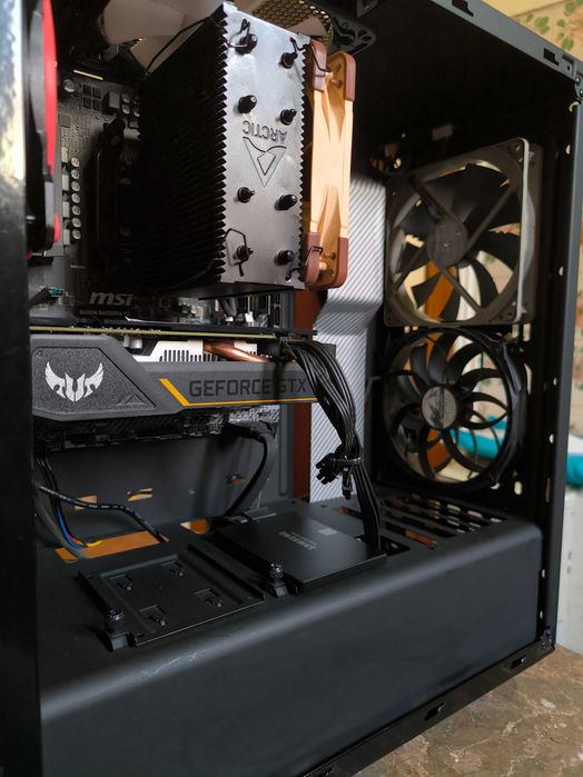 Vendo PC para reparação, com hardware em bom estado.