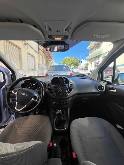 Ford Tourneo Courier 1.5 TDCi Titanium