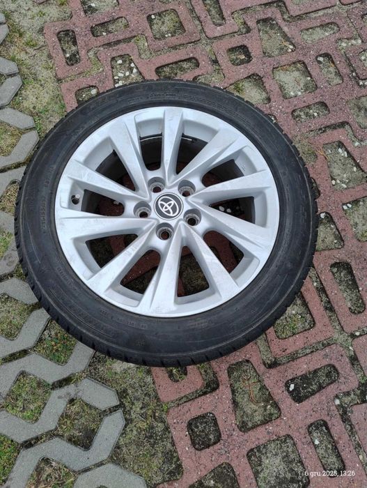 Komplet kół Toyota camry z oponami zimowymi 215/55R17