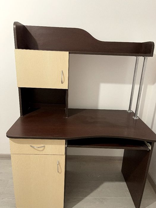 Стіл комп'ютерний