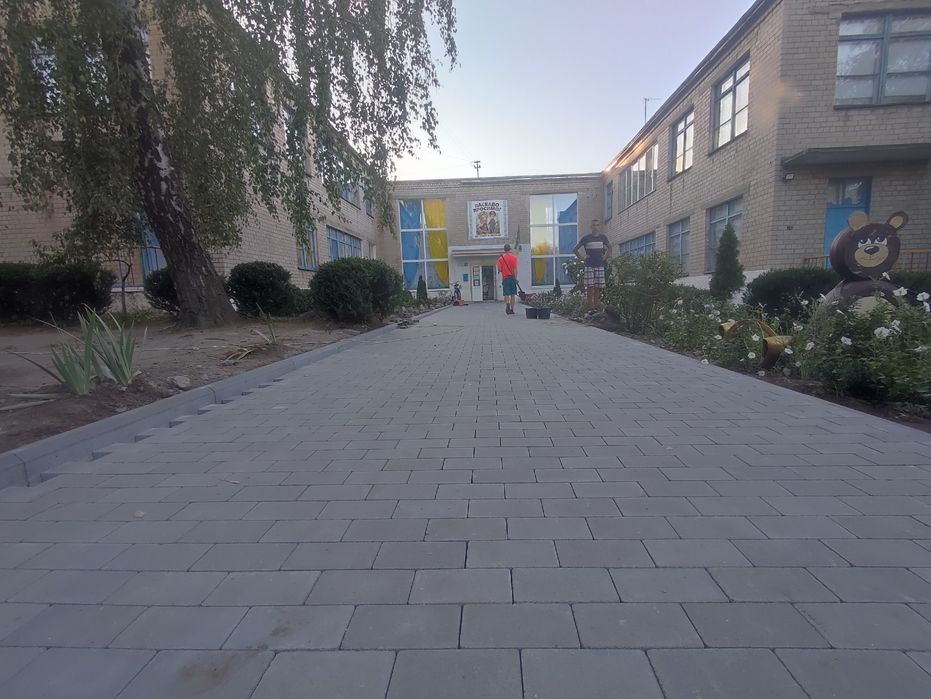 Вкладання тротуарної плитки від 220грн — якісно та надійно
