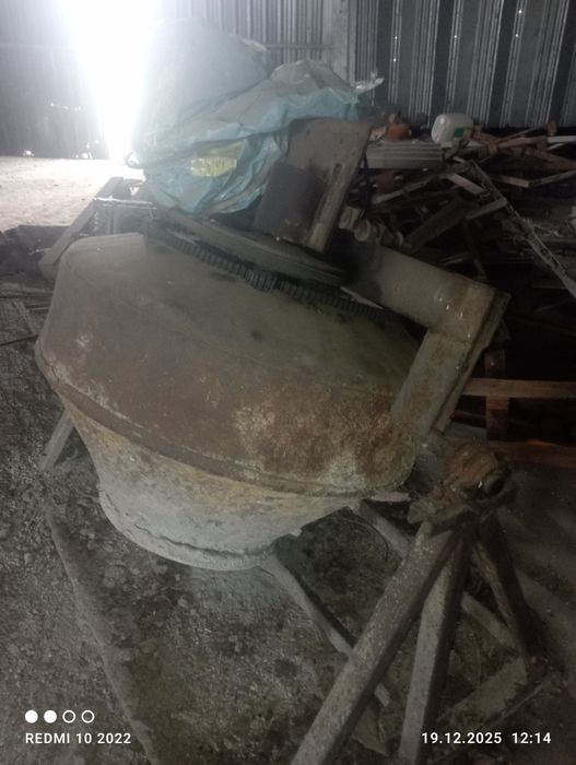 Продам бетоно мешалку