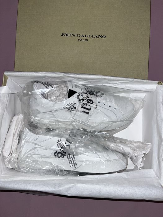 Sneakersy damskie John Galliano.
