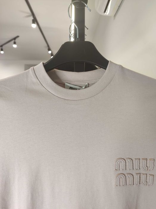 Футболка Miu Miu Logo-Embroidered T-shirt Neutral