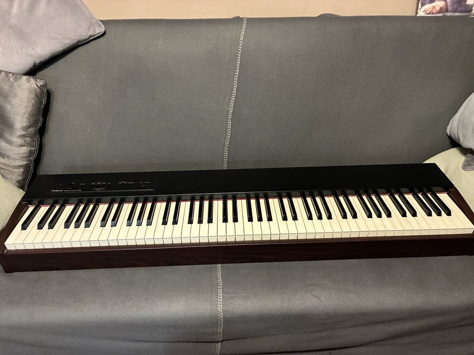 Roland f-20 pianino