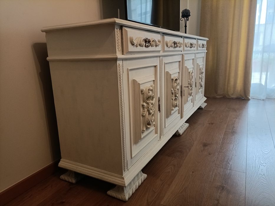 Móvel de apoio em mogno