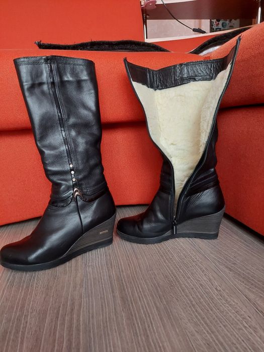 Зимние сапоги на танкетке