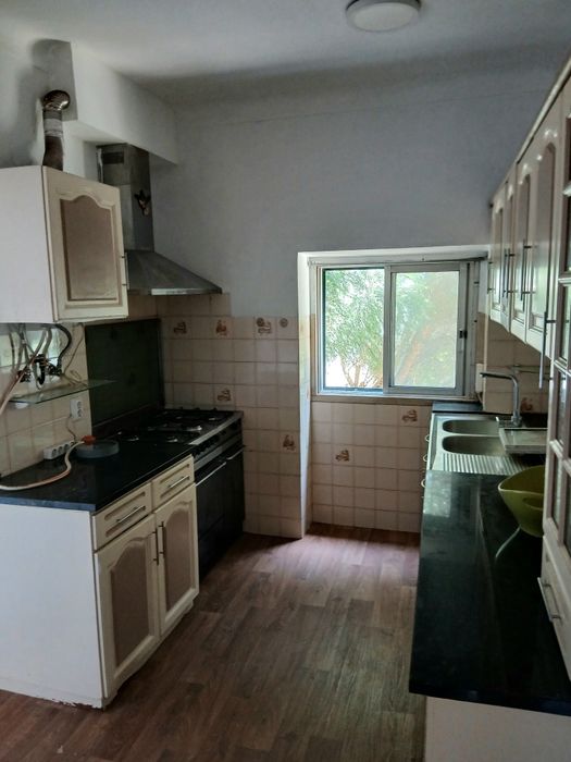 Alugo andar de moradia t3 com 1300m quardrados de terreno