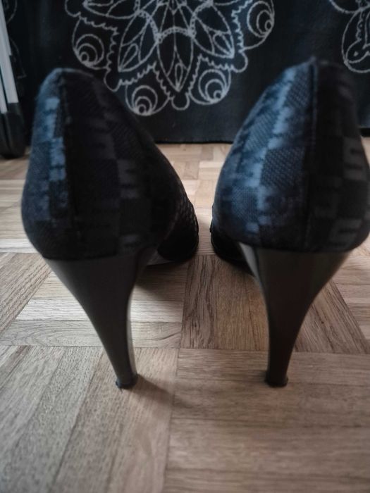 Czarne szpilki Sisley rozm. 40