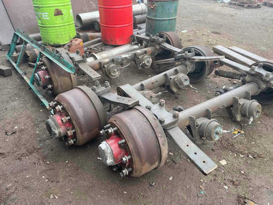 Продам ось, ступица, тормозной барабан на  полуприцеп SMB