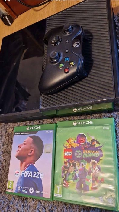 Xbox One 350GB + 3 Jogos