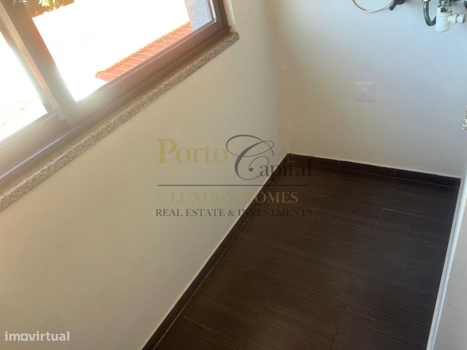 T2 Com Terraço Privativo | Luz, Conforto E Excelente Localização