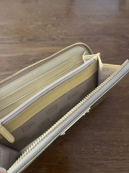 Carteira da Michael Kors em dourado