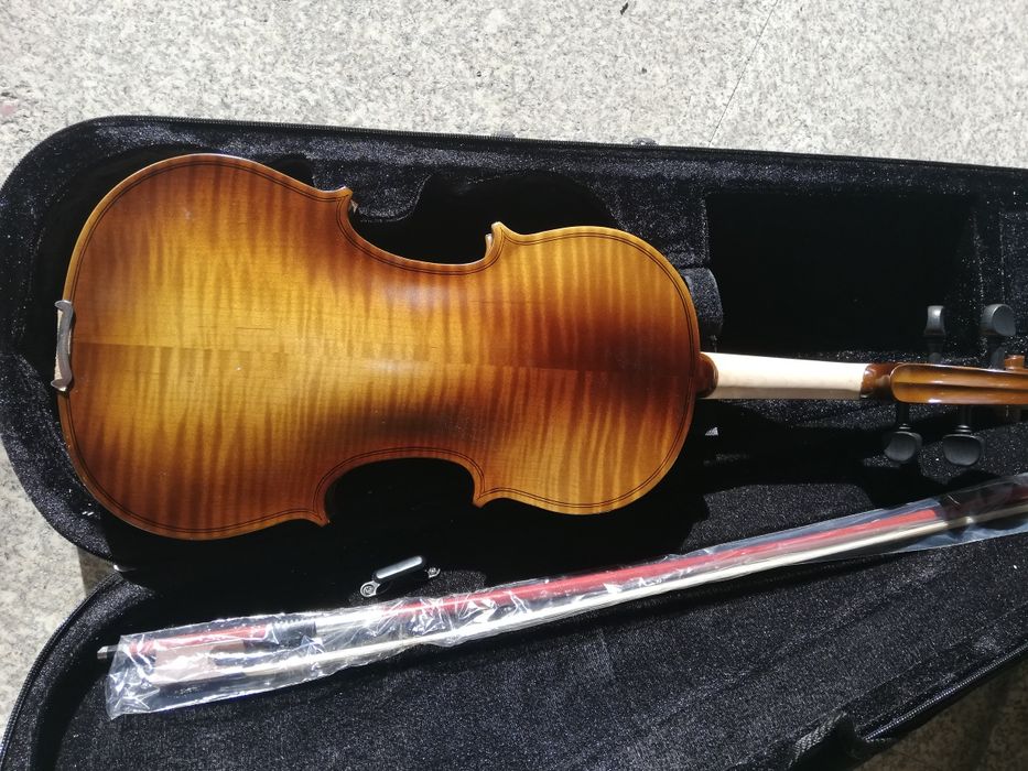 Violino de madeira castanho 4/4 retro