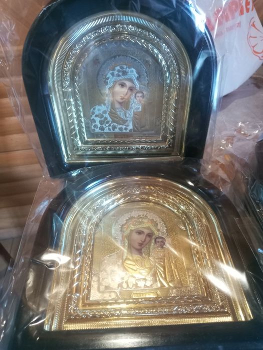Ікони в дерев'яній рамці