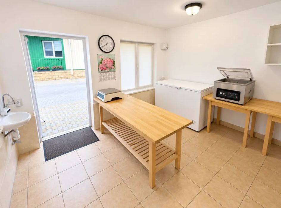 Здам приміщення, 200 м², Підгородне