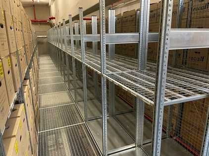 Regał metalowy z pólkami sklepowe regały półkowe 270x60cm SSI Schaefer