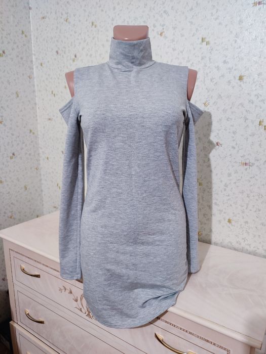 Продам платье весна осень женская S-44