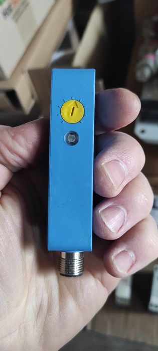 Рефлекторний датчик HN22PA3 з придушенням фону Wenglor