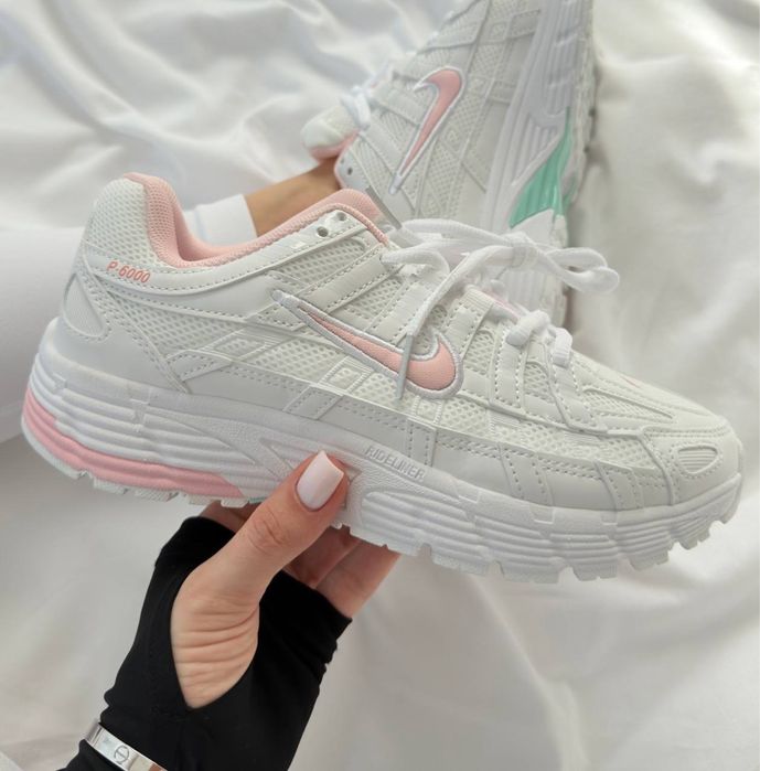 Жіночі спортивні кросівки Nike P-6000 найк п6000 білі з рожевим