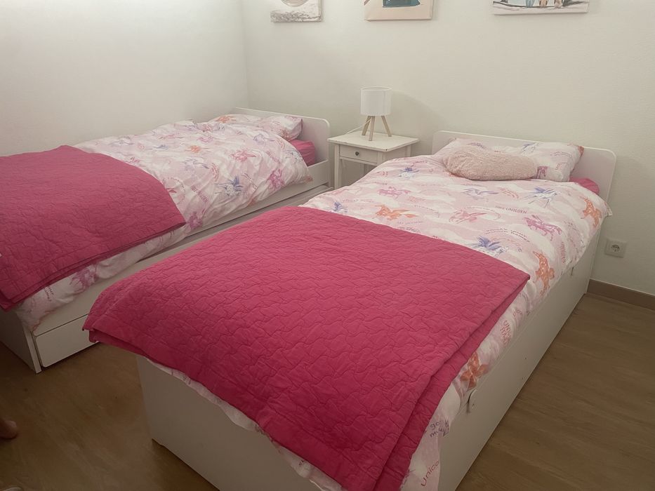 1 cama com cama gavetão e duas gavetas ikea