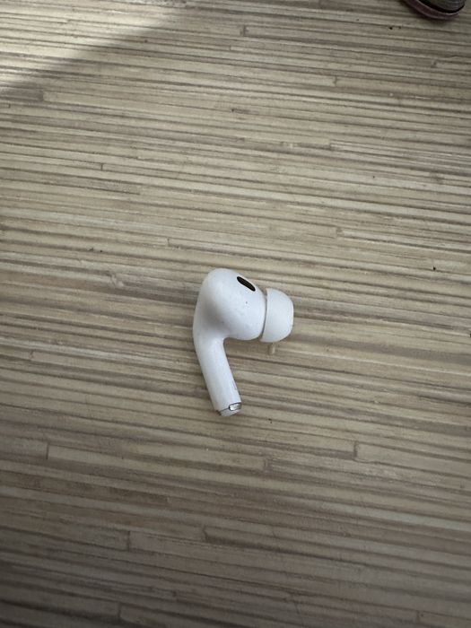 Apple AirPods Pro левый наушник