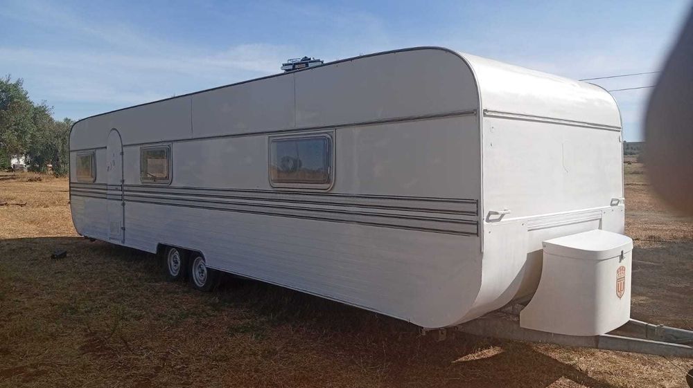 Rara Caravana Alemã Weippert extra longa com eixos duplos