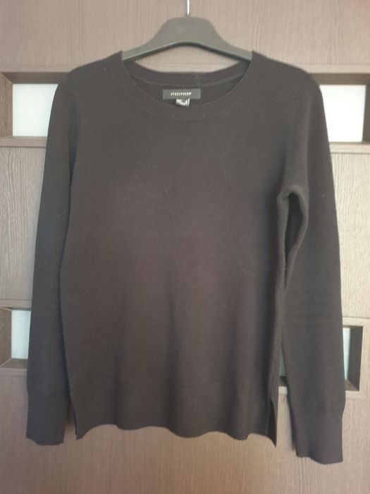 Sweterek czarny klasyczny Atmosphere