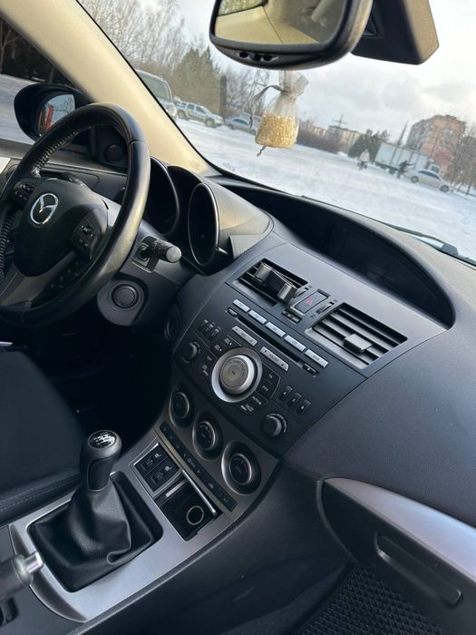 Mazda   2011  в супер ідеальному стані