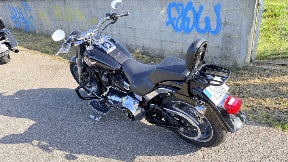 Harley Davidson Fat Boy 2013 equipada, em excelente estado