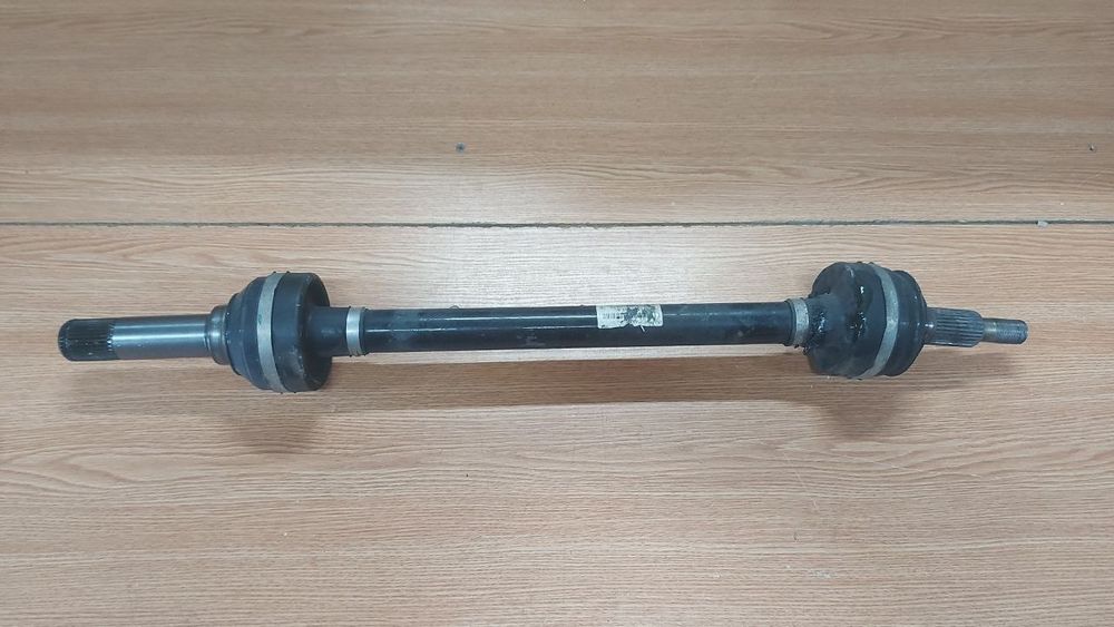 Porsche taycan 4s задня права піввісь привід 9j1501202a