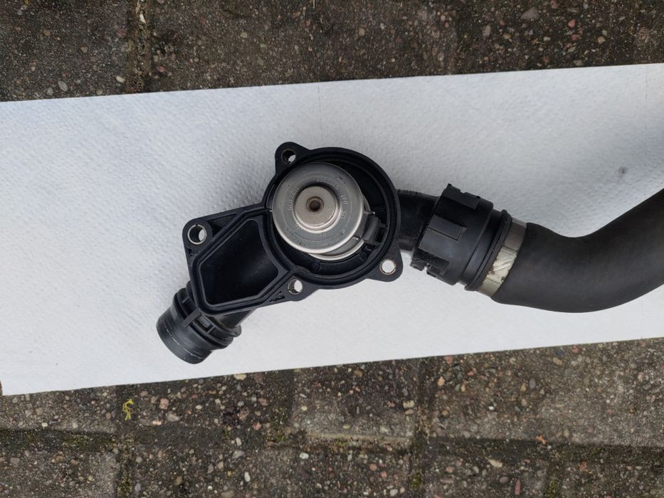 Termostat z czujnikiem i wężem BMW M54B30