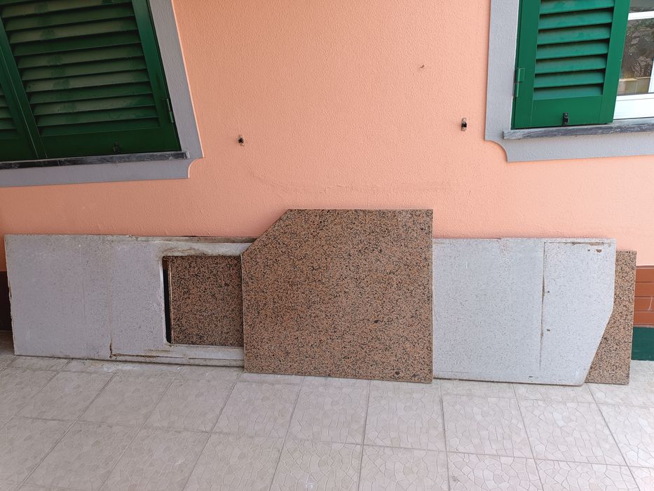 Bancada de cozinha em granito rosa
