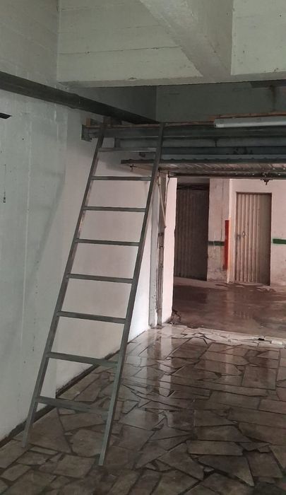 Garagem/Armazém box na Rinchoa - Av. Marquês de Pombal - Rio de Mouro