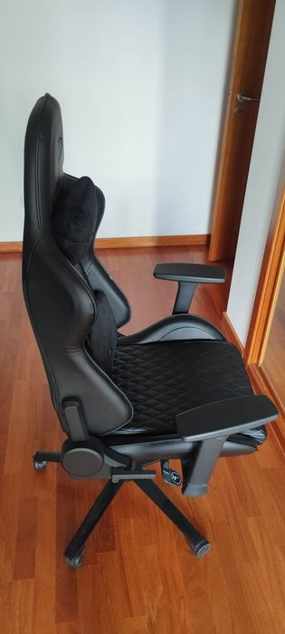 Cadeira Gaming HYPERX Jet (Até 150 kg - Elevador Classe 4 - Preto)