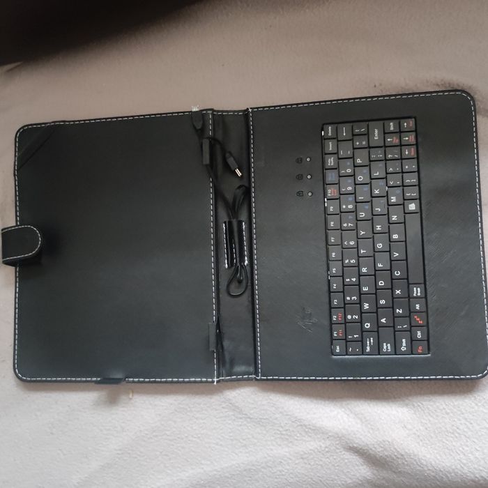 Klawiatura/etui do tabletu. Nie używane. Wysyłka InPost