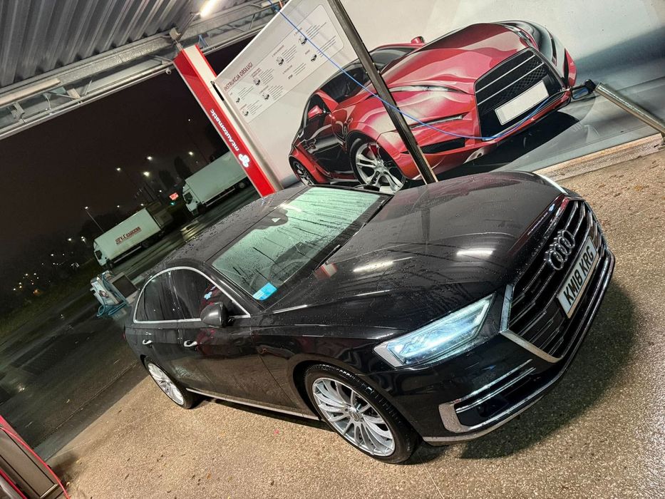 Audi A8 (Anglik)Audi