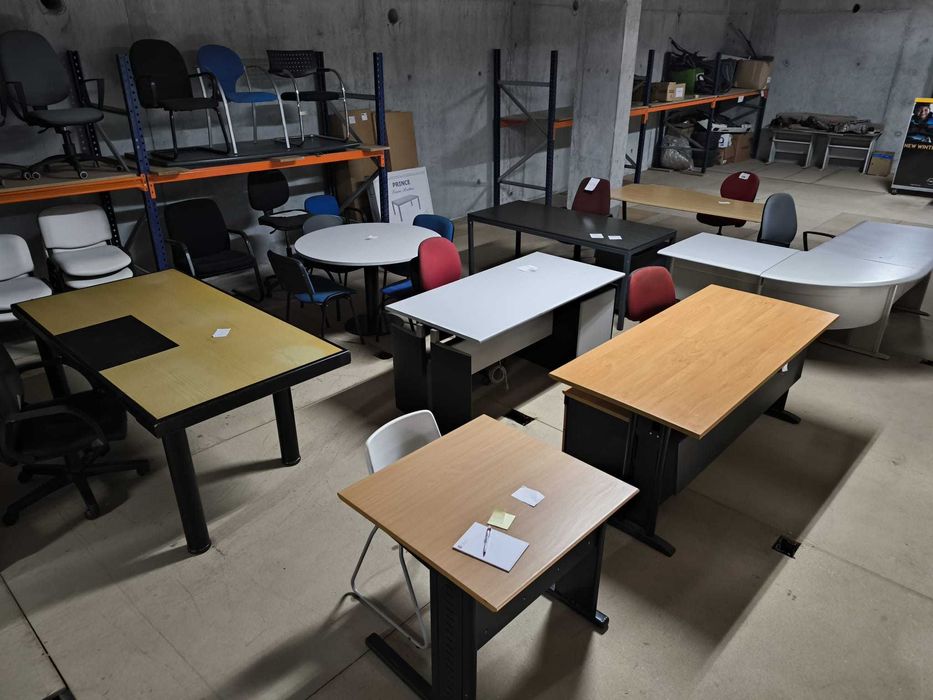 Secretária em L com 1.60x1.60 cinza usada