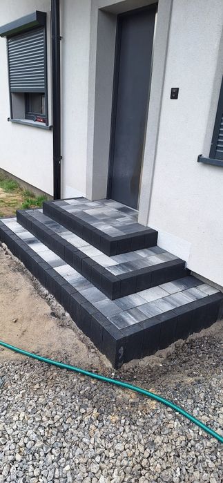 Układanie kostki brukowj. Usługi brukarsie. Brukarstwo.