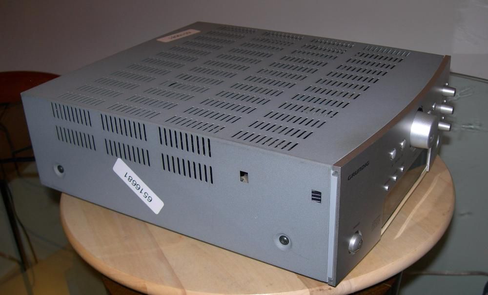 Amplificador GRUNDIG Fine Arts M100-R