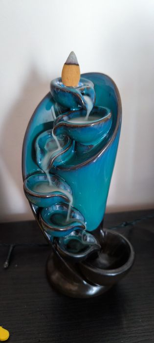 Ceramiczne kadzidło efekt lawy z dymu.