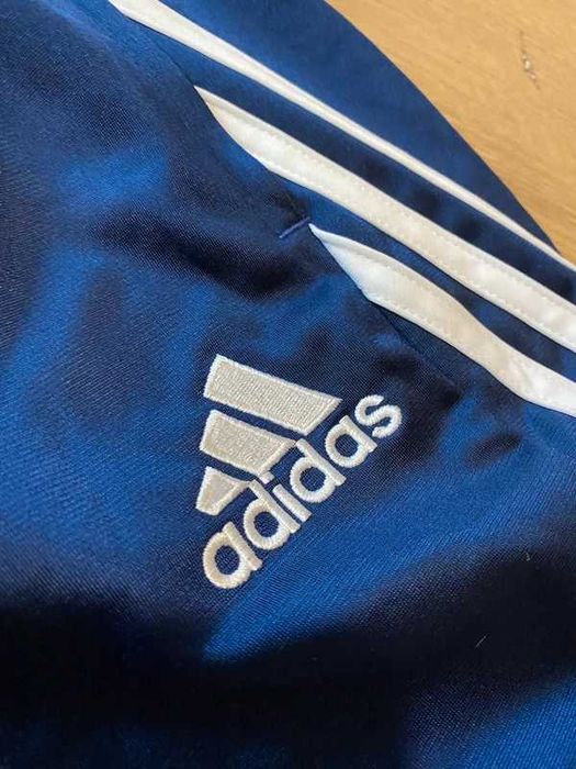 Spodnie dresowe sportowe Adidas navy granatowy jogger sport haft logo