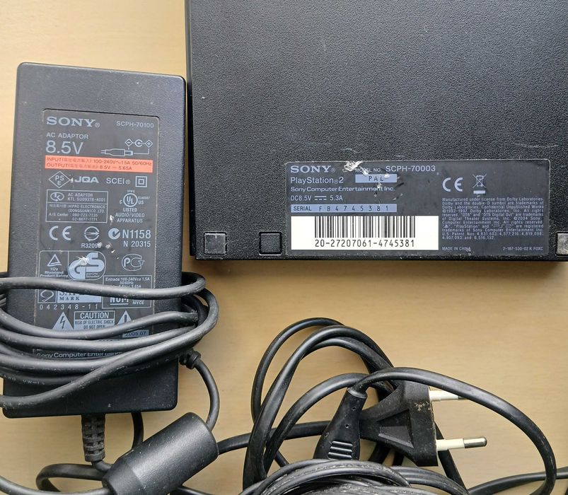 PS2 Sony com 2 Comandos, Carregador e Cabos