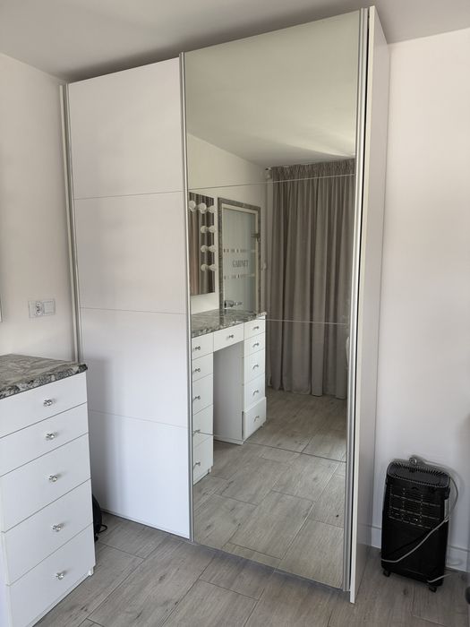 Szafa  - wąska bardzo szafa ( nie głęboka )