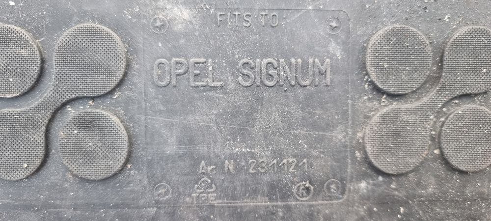 Mata bagażnika guma opel signum