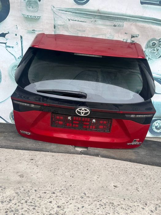 Кришка багажника в зборі на Toyota Yaris Cross 21-26 року