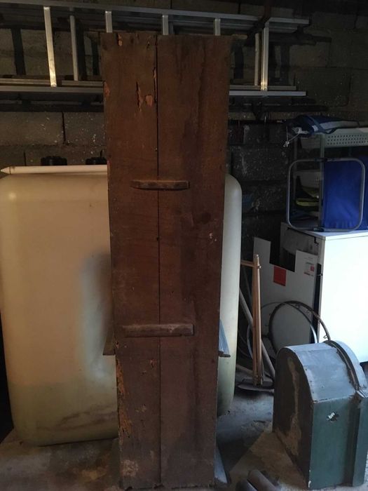 Móvel de madeira de relógio antigo